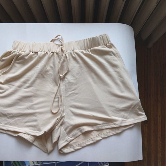 SHEIN 2 PC CROP TOP SHORT SET - 1X - Picture 2 of 3